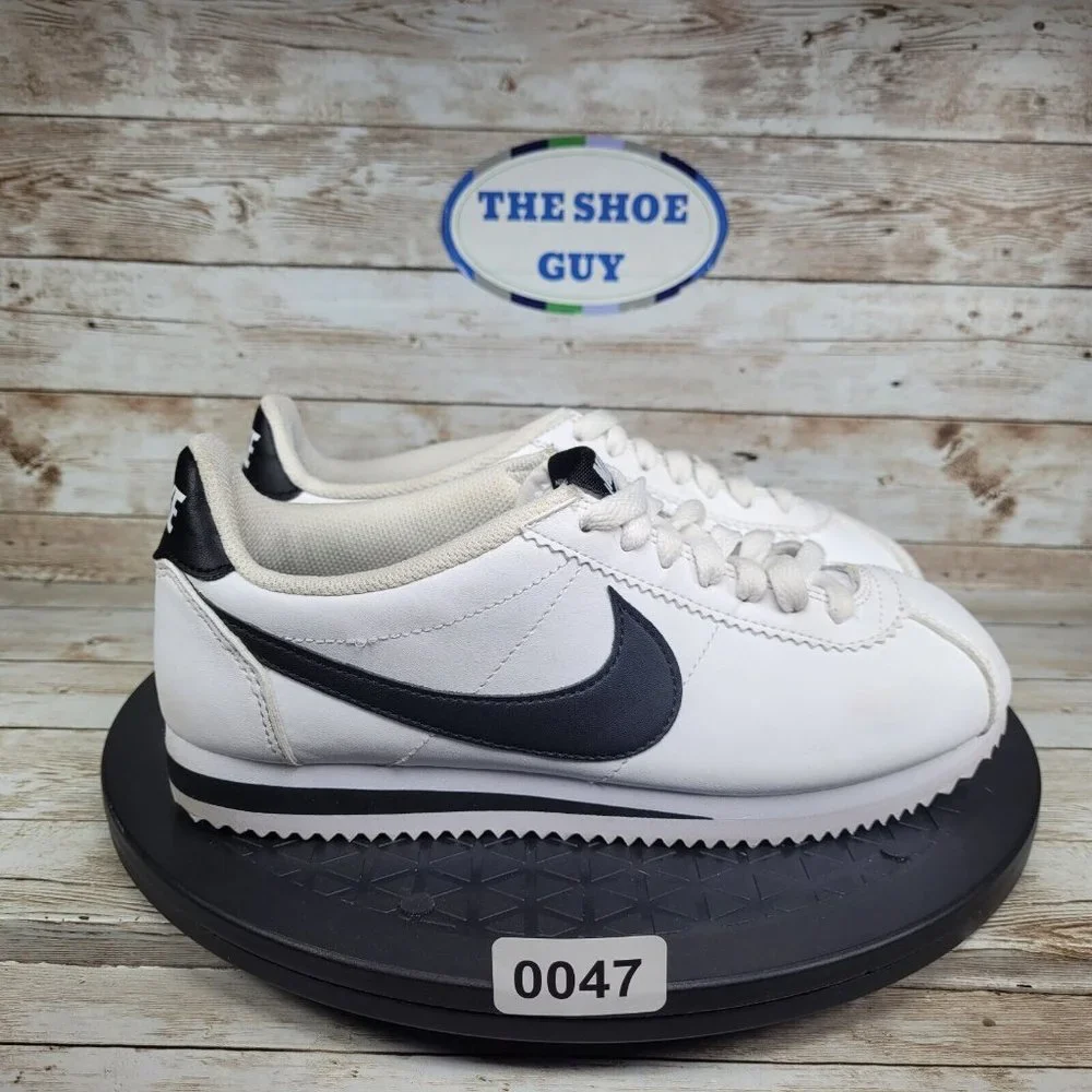 Nike Women's size 7 White Cortez Leather Lace up low top shoes